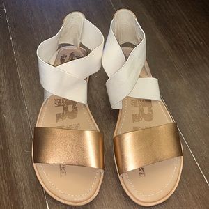 Sorel sandals size 8.5